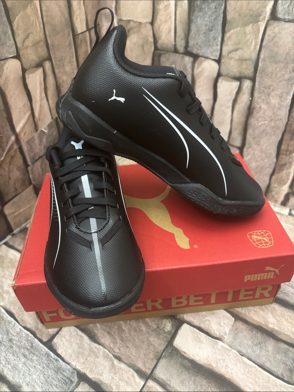 Puma Ultra 5 Play IT junior indoor soccer shoes in the "Eclipse"